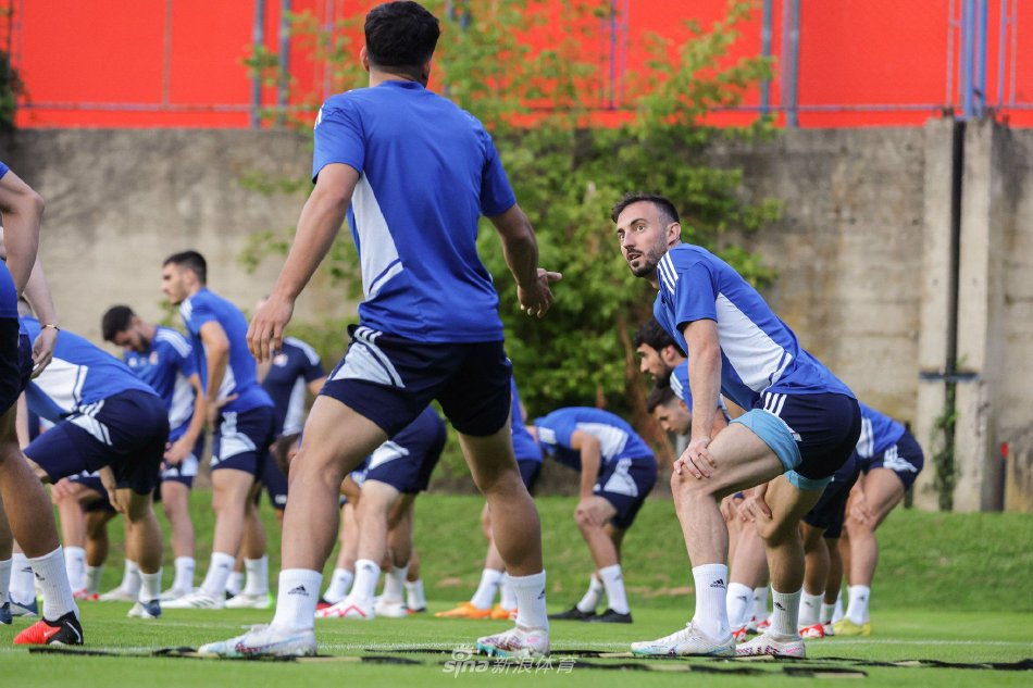 仍以过硬的 仍以过硬的